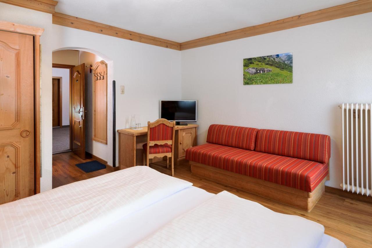 Gasthof Baren Hotel Holzgau Kültér fotó