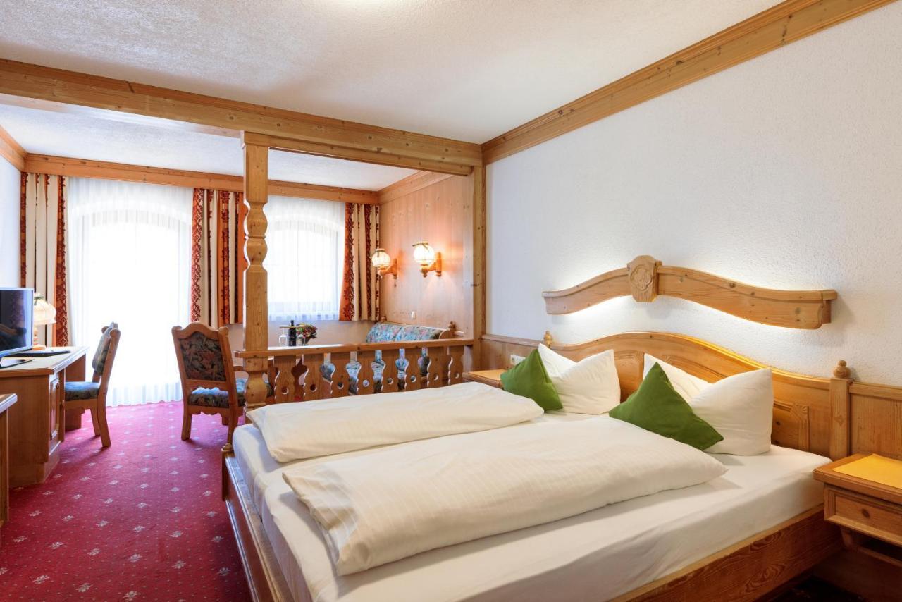 Gasthof Baren Hotel Holzgau Kültér fotó