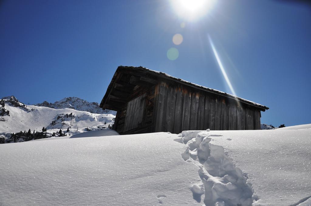 Gasthof Baren Hotel Holzgau Kültér fotó