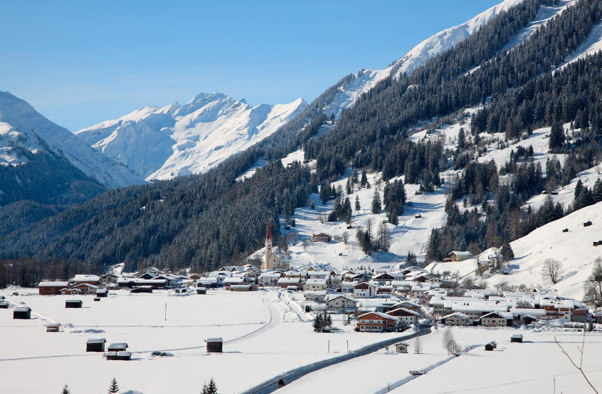 Gasthof Baren Hotel Holzgau Kültér fotó