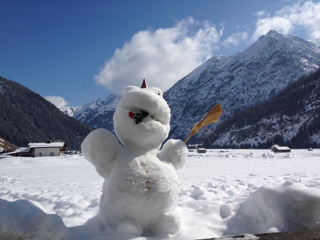 Gasthof Baren Hotel Holzgau Kültér fotó